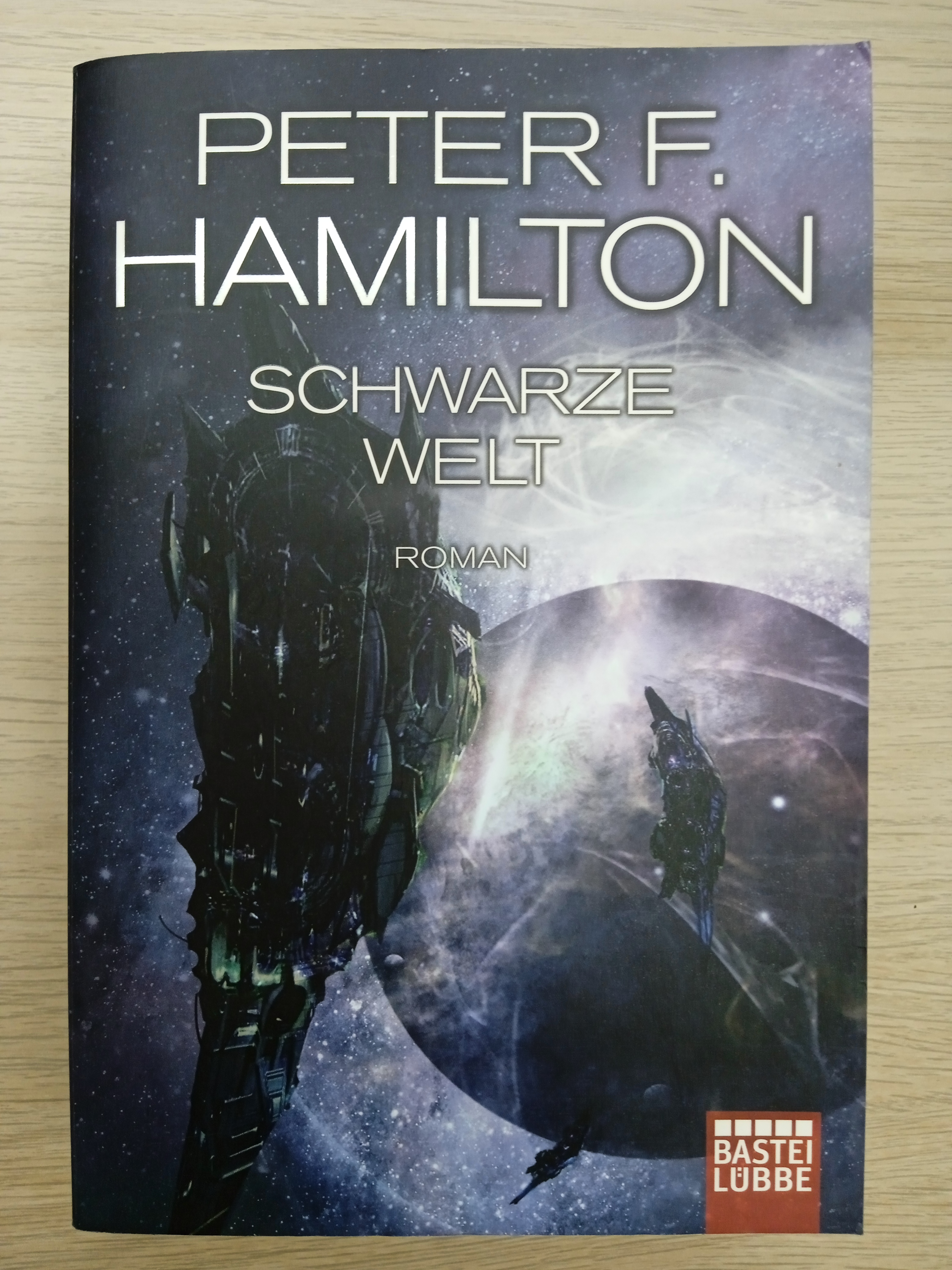 Hamilton, Schwarze Welt.